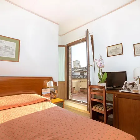 San Pietro Hotel 3*